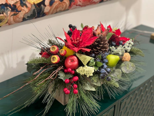 Christmas - Williamsburg Inspired Arrangement