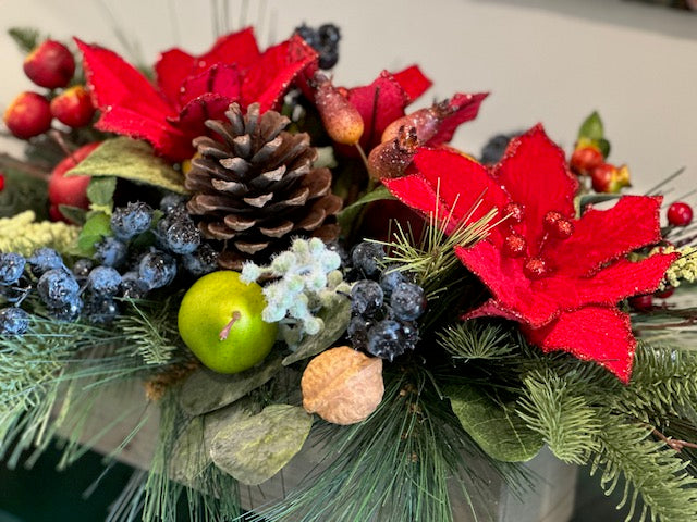 Christmas - Williamsburg Inspired Arrangement